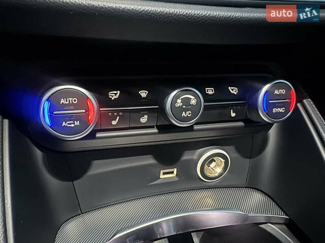 Синий Альфа Ромео Стелвио, объемом двигателя 2 л и пробегом 225 тыс. км за 16450 $, фото 40 на Automoto.ua