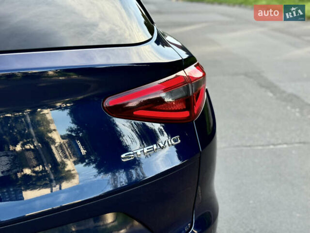 Синій Альфа Ромео Стелвіо, об'ємом двигуна 2 л та пробігом 145 тис. км за 18900 $, фото 12 на Automoto.ua