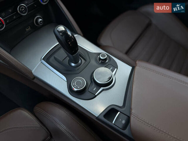 Синій Альфа Ромео Стелвіо, об'ємом двигуна 2 л та пробігом 145 тис. км за 18900 $, фото 41 на Automoto.ua