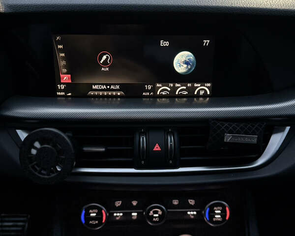 Синий Альфа Ромео Стелвио, объемом двигателя 2 л и пробегом 130 тыс. км за 16300 $, фото 12 на Automoto.ua