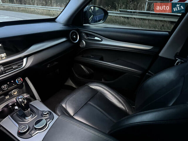 Синий Альфа Ромео Стелвио, объемом двигателя 2 л и пробегом 225 тыс. км за 16450 $, фото 30 на Automoto.ua