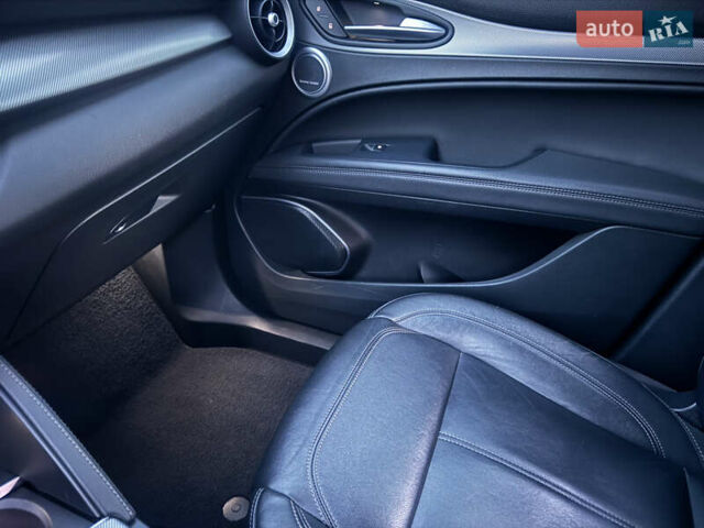 Синий Альфа Ромео Стелвио, объемом двигателя 2 л и пробегом 225 тыс. км за 16450 $, фото 42 на Automoto.ua
