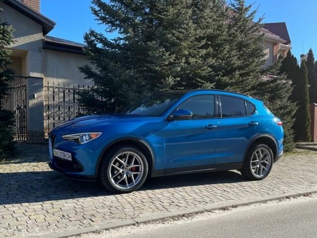 Синий Альфа Ромео Стелвио, объемом двигателя 2 л и пробегом 50 тыс. км за 24500 $, фото 1 на Automoto.ua