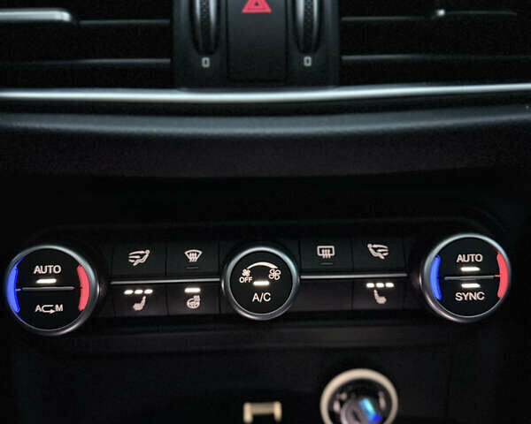 Синий Альфа Ромео Стелвио, объемом двигателя 2 л и пробегом 130 тыс. км за 16300 $, фото 11 на Automoto.ua