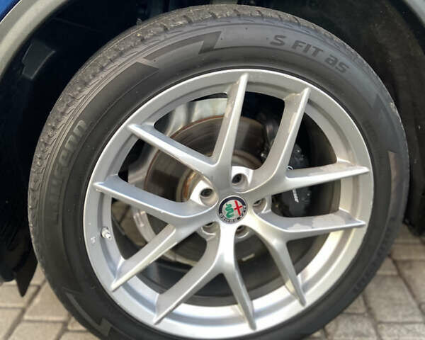 Синій Альфа Ромео Стелвіо, об'ємом двигуна 2 л та пробігом 135 тис. км за 22700 $, фото 16 на Automoto.ua