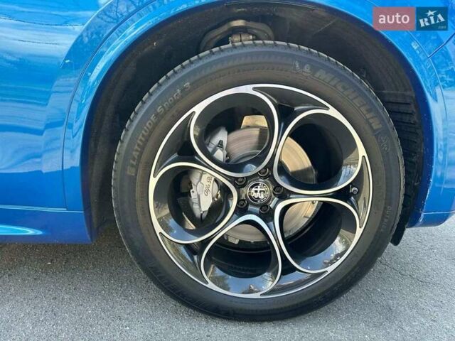 Синій Альфа Ромео Стелвіо, об'ємом двигуна 2 л та пробігом 20 тис. км за 49000 $, фото 3 на Automoto.ua