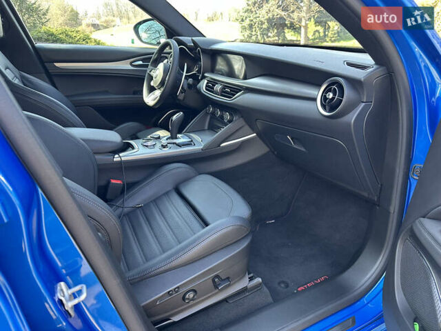 Синій Альфа Ромео Стелвіо, об'ємом двигуна 2 л та пробігом 6 тис. км за 48500 $, фото 10 на Automoto.ua