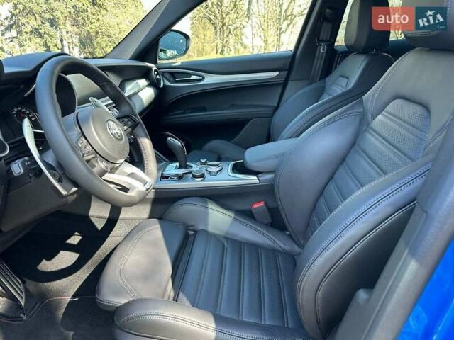 Синій Альфа Ромео Стелвіо, об'ємом двигуна 2 л та пробігом 20 тис. км за 49000 $, фото 2 на Automoto.ua