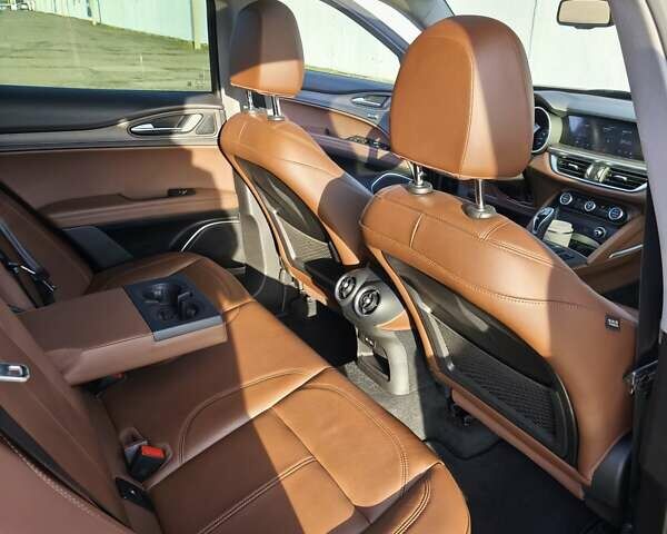 Зелений Альфа Ромео Стелвіо, об'ємом двигуна 2 л та пробігом 132 тис. км за 25500 $, фото 12 на Automoto.ua