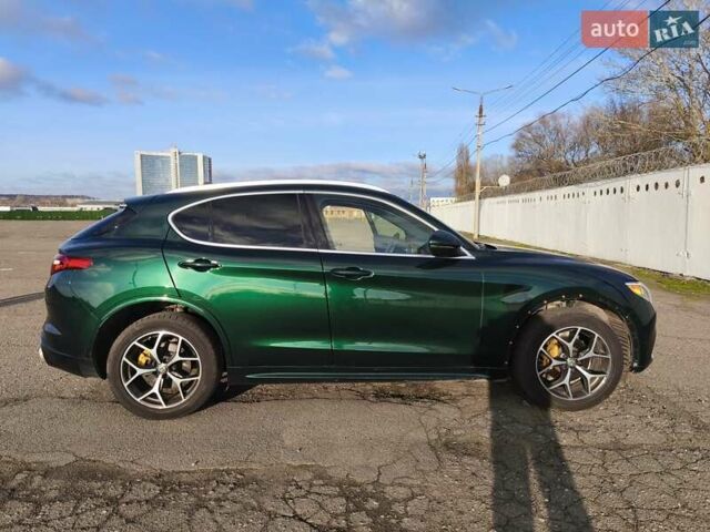 Зелений Альфа Ромео Стелвіо, об'ємом двигуна 2 л та пробігом 132 тис. км за 25500 $, фото 4 на Automoto.ua