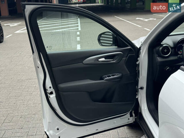 Белый Альфа Ромео Tonale, объемом двигателя 1.3 л и пробегом 10 тыс. км за 30500 $, фото 11 на Automoto.ua