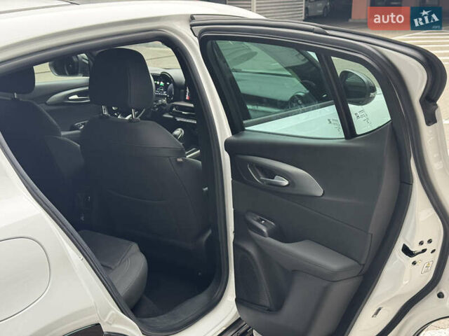 Белый Альфа Ромео Tonale, объемом двигателя 1.3 л и пробегом 10 тыс. км за 30500 $, фото 17 на Automoto.ua