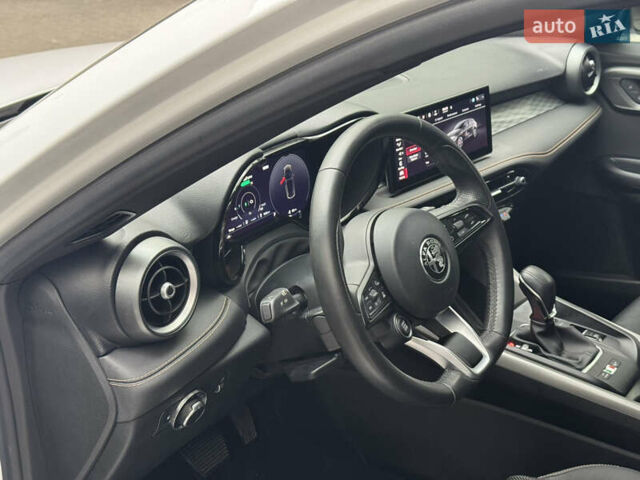 Белый Альфа Ромео Tonale, объемом двигателя 1.3 л и пробегом 10 тыс. км за 30500 $, фото 13 на Automoto.ua