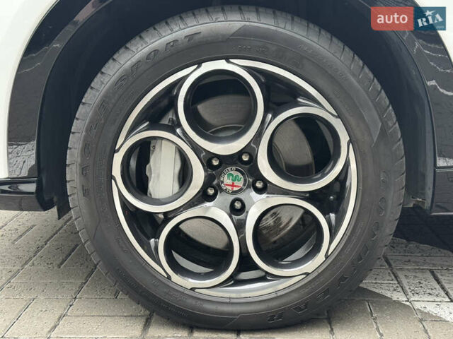 Белый Альфа Ромео Tonale, объемом двигателя 1.3 л и пробегом 10 тыс. км за 30500 $, фото 8 на Automoto.ua