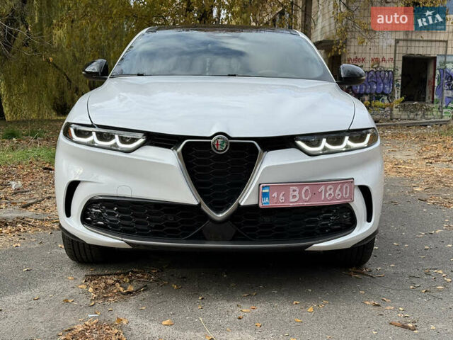 Белый Альфа Ромео Tonale, объемом двигателя 1.3 л и пробегом 5 тыс. км за 30500 $, фото 2 на Automoto.ua