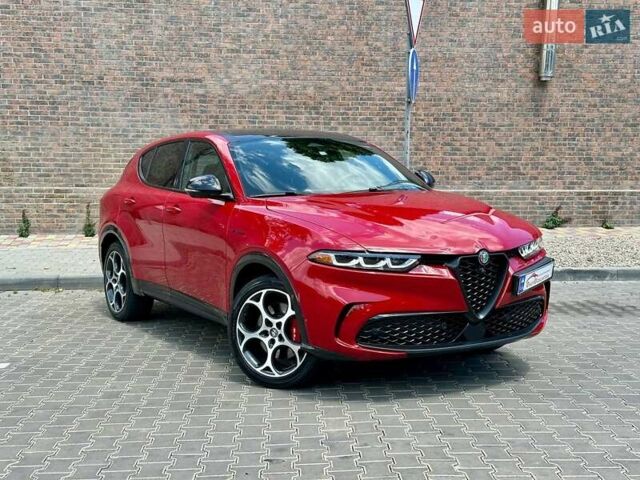 Красный Альфа Ромео Tonale, объемом двигателя 1.3 л и пробегом 14 тыс. км за 31999 $, фото 5 на Automoto.ua