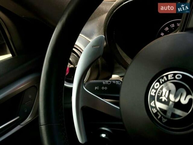 Красный Альфа Ромео Tonale, объемом двигателя 1.3 л и пробегом 14 тыс. км за 31999 $, фото 36 на Automoto.ua