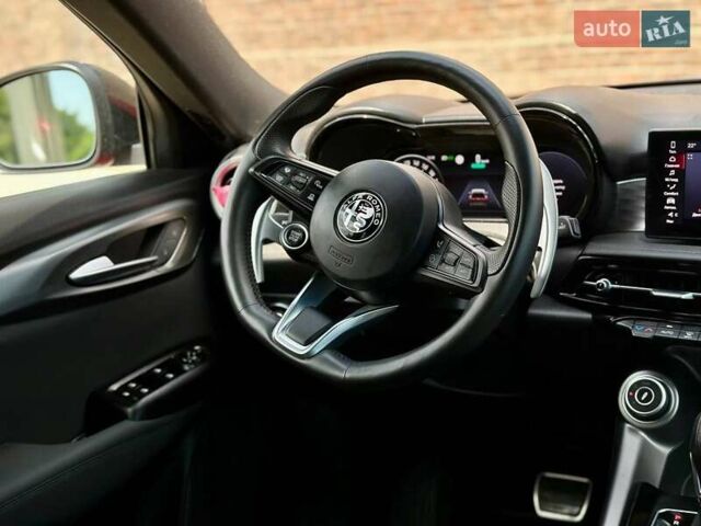 Красный Альфа Ромео Tonale, объемом двигателя 1.3 л и пробегом 14 тыс. км за 31999 $, фото 30 на Automoto.ua