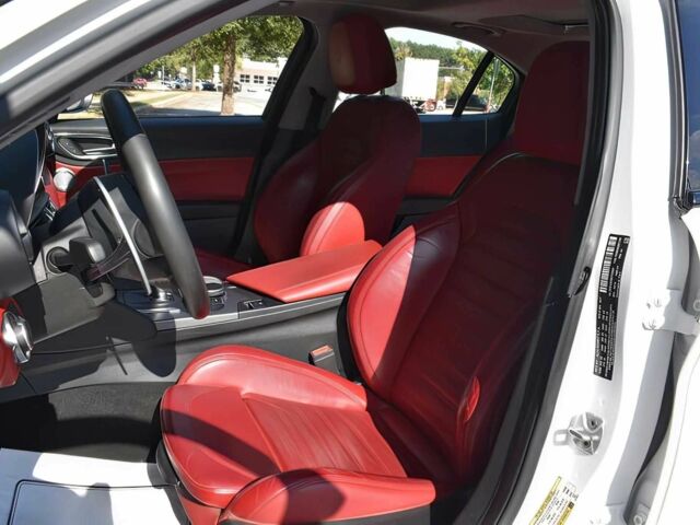 Белый Альфа Giulia, объемом двигателя 2 л и пробегом 55 тыс. км за 7900 $, фото 5 на Automoto.ua