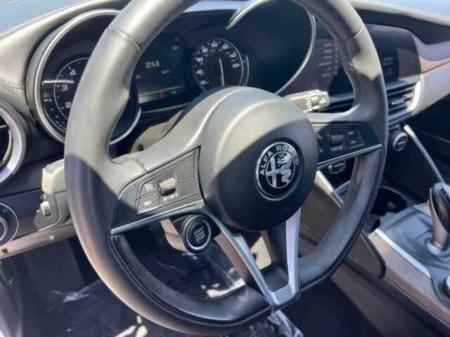 Белый Альфа Giulia, объемом двигателя 0 л и пробегом 68 тыс. км за 7000 $, фото 11 на Automoto.ua