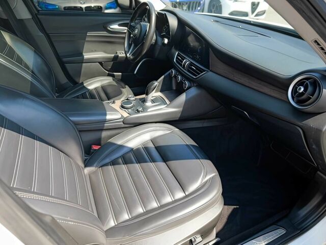 Білий Альфа Giulia, об'ємом двигуна 2 л та пробігом 69 тис. км за 5300 $, фото 13 на Automoto.ua
