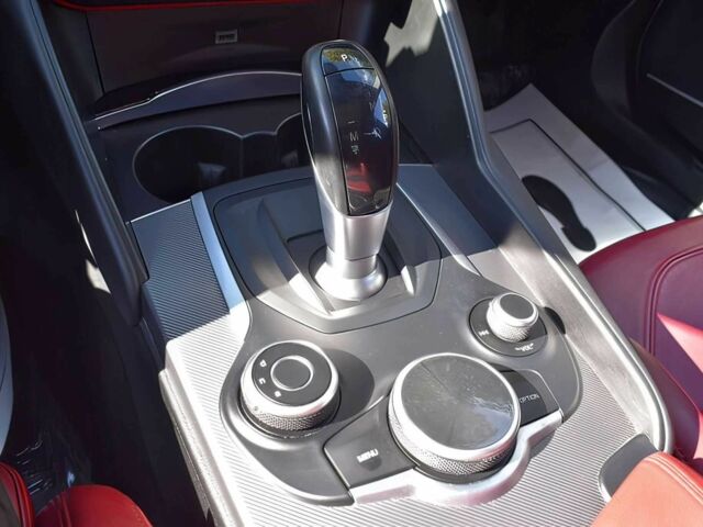 Белый Альфа Giulia, объемом двигателя 2 л и пробегом 55 тыс. км за 7900 $, фото 8 на Automoto.ua