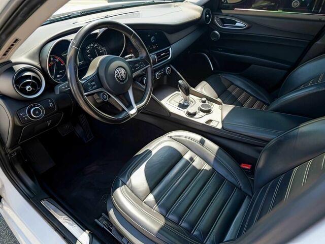 Білий Альфа Giulia, об'ємом двигуна 2 л та пробігом 69 тис. км за 5300 $, фото 9 на Automoto.ua