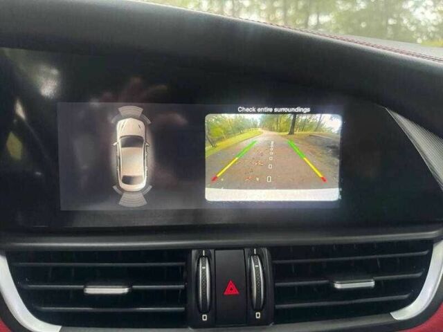 Белый Альфа Giulia, объемом двигателя 2 л и пробегом 56 тыс. км за 5400 $, фото 7 на Automoto.ua