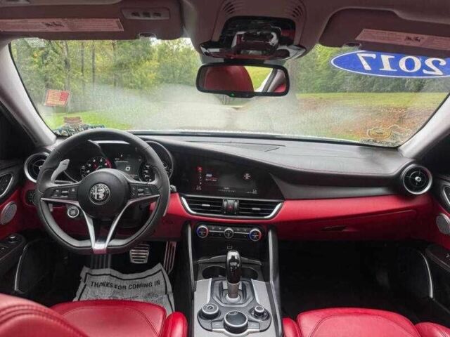 Белый Альфа Giulia, объемом двигателя 2 л и пробегом 56 тыс. км за 5400 $, фото 5 на Automoto.ua
