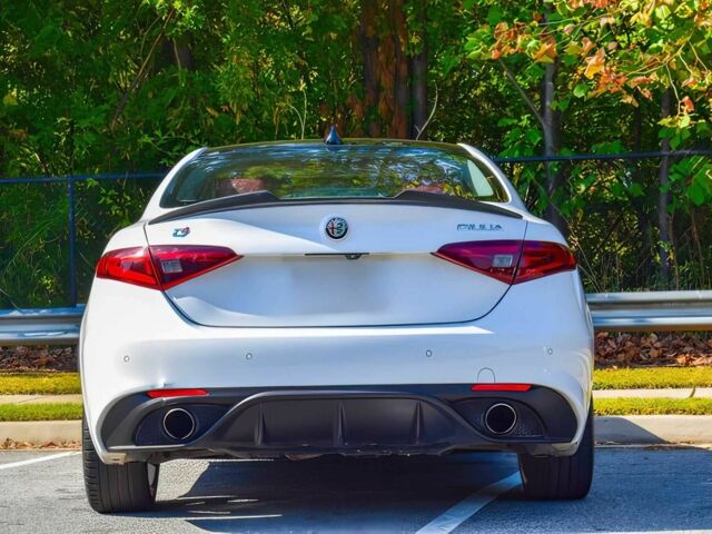 Белый Альфа Giulia, объемом двигателя 2 л и пробегом 55 тыс. км за 7900 $, фото 3 на Automoto.ua