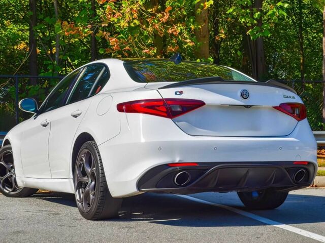 Белый Альфа Giulia, объемом двигателя 2 л и пробегом 55 тыс. км за 7900 $, фото 4 на Automoto.ua