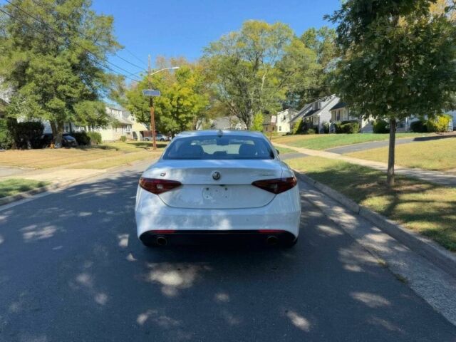 Белый Альфа Giulia, объемом двигателя 2 л и пробегом 44 тыс. км за 4100 $, фото 4 на Automoto.ua