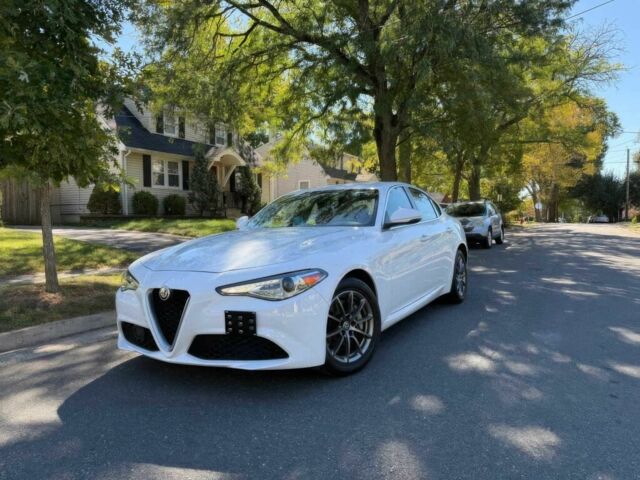 Белый Альфа Giulia, объемом двигателя 2 л и пробегом 44 тыс. км за 4100 $, фото 2 на Automoto.ua