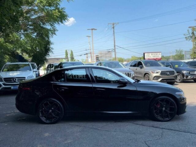 Белый Альфа Giulia, объемом двигателя 2 л и пробегом 52 тыс. км за 13600 $, фото 5 на Automoto.ua