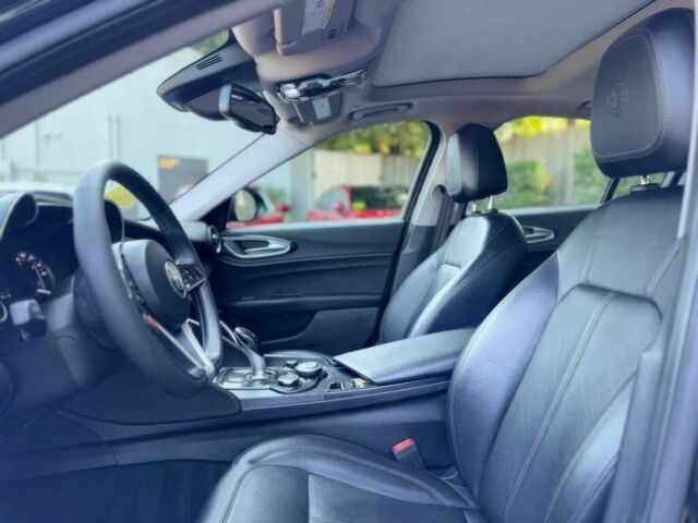 Белый Альфа Giulia, объемом двигателя 2 л и пробегом 52 тыс. км за 13600 $, фото 8 на Automoto.ua
