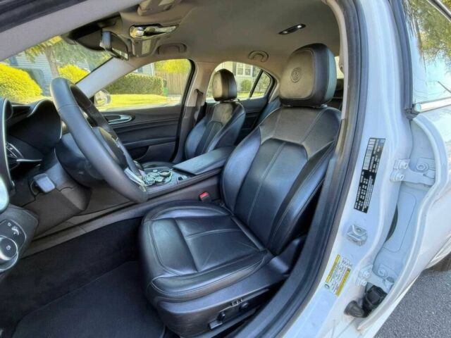 Белый Альфа Giulia, объемом двигателя 2 л и пробегом 44 тыс. км за 4100 $, фото 7 на Automoto.ua