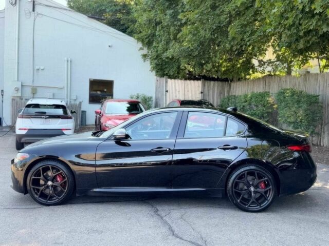 Белый Альфа Giulia, объемом двигателя 2 л и пробегом 52 тыс. км за 13600 $, фото 1 на Automoto.ua