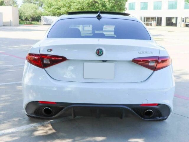 Белый Альфа Giulia, объемом двигателя 2 л и пробегом 42 тыс. км за 8900 $, фото 7 на Automoto.ua