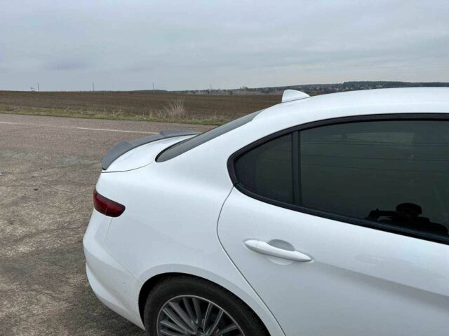 Белый Альфа Giulia, объемом двигателя 2 л и пробегом 21 тыс. км за 25700 $, фото 22 на Automoto.ua