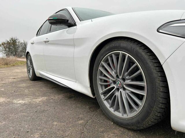 Белый Альфа Giulia, объемом двигателя 2 л и пробегом 21 тыс. км за 25700 $, фото 21 на Automoto.ua