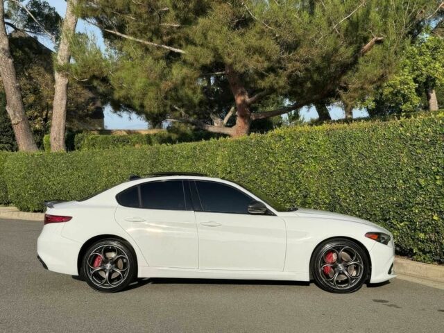 Белый Альфа Giulia, объемом двигателя 2 л и пробегом 43 тыс. км за 9500 $, фото 3 на Automoto.ua
