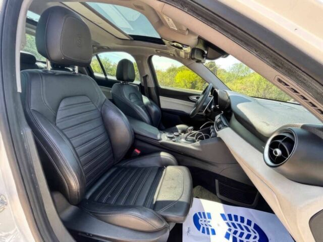 Білий Альфа Giulia, об'ємом двигуна 2 л та пробігом 37 тис. км за 7500 $, фото 9 на Automoto.ua
