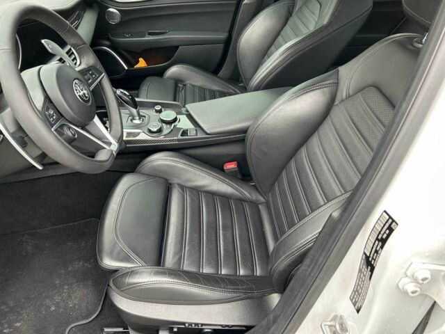 Белый Альфа Giulia, объемом двигателя 2 л и пробегом 21 тыс. км за 25700 $, фото 15 на Automoto.ua