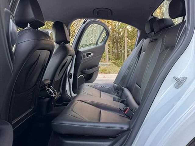 Белый Альфа Giulia, объемом двигателя 2 л и пробегом 34 тыс. км за 13000 $, фото 13 на Automoto.ua