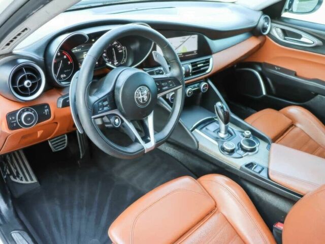 Білий Альфа Giulia, об'ємом двигуна 2 л та пробігом 50 тис. км за 3900 $, фото 11 на Automoto.ua
