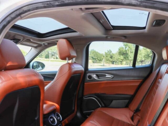 Белый Альфа Giulia, объемом двигателя 2 л и пробегом 42 тыс. км за 8900 $, фото 13 на Automoto.ua