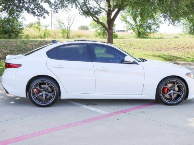 Белый Альфа Giulia, объемом двигателя 2 л и пробегом 42 тыс. км за 8900 $, фото 4 на Automoto.ua