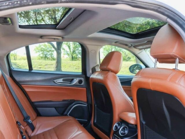 Белый Альфа Giulia, объемом двигателя 2 л и пробегом 42 тыс. км за 8900 $, фото 17 на Automoto.ua