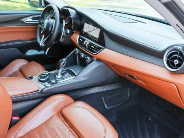 Белый Альфа Giulia, объемом двигателя 2 л и пробегом 42 тыс. км за 8900 $, фото 16 на Automoto.ua