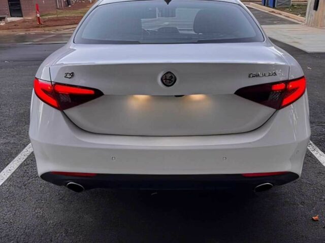 Белый Альфа Giulia, объемом двигателя 2 л и пробегом 34 тыс. км за 13000 $, фото 5 на Automoto.ua